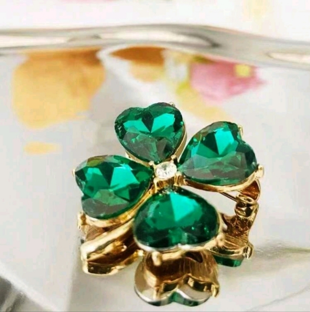 Elegant Four Leaf Green Clover Rhinestone Brooch